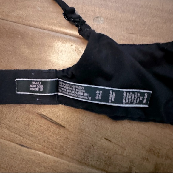 Set of 2 Victoria’s Secret Wireless Body by Victoria’s Secret Bra Black Size 36D - Picture 5 of 9